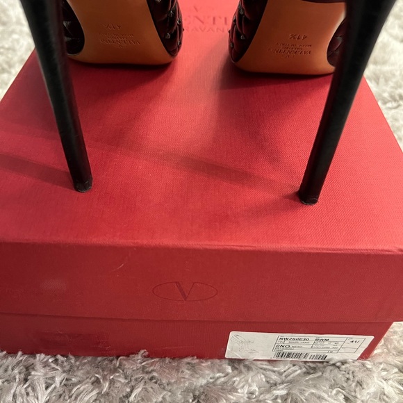 Valentino Garavani Studded Cap Toe Mary Jane - Picture 7 of 8